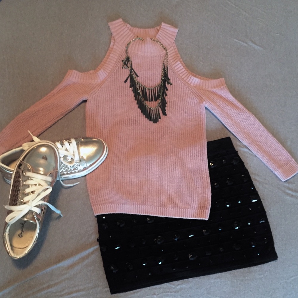 💕 Cold Shoulder Sweater 💖